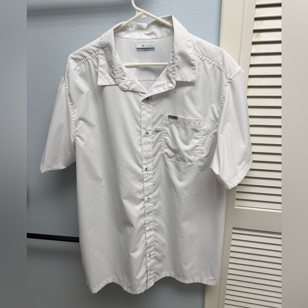 Columbia Men's Classic White Button-Down Shirt